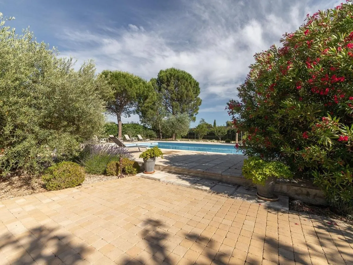 Lavish Villa In Carpentras With Private Swimming Pool
