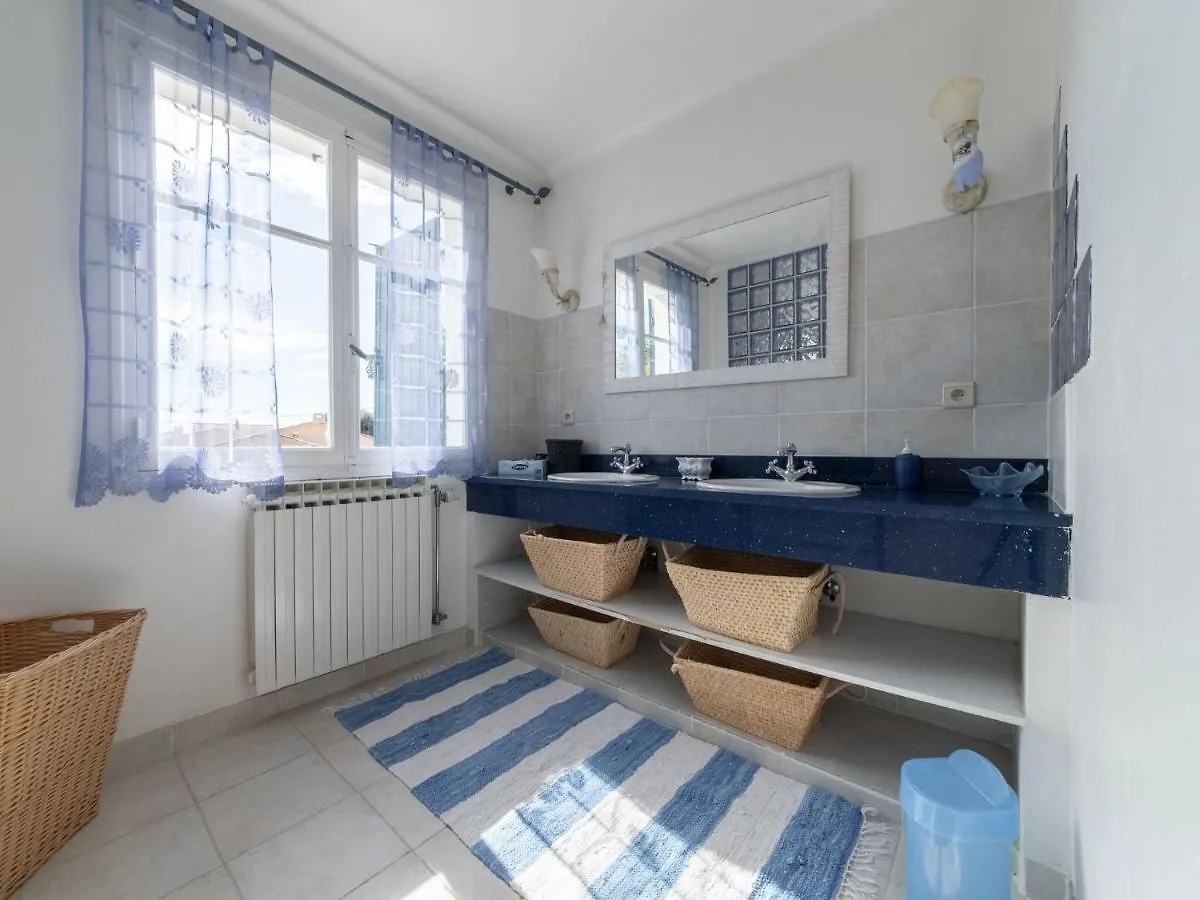 Lavish Villa In Carpentras With Private Swimming Pool Francia
