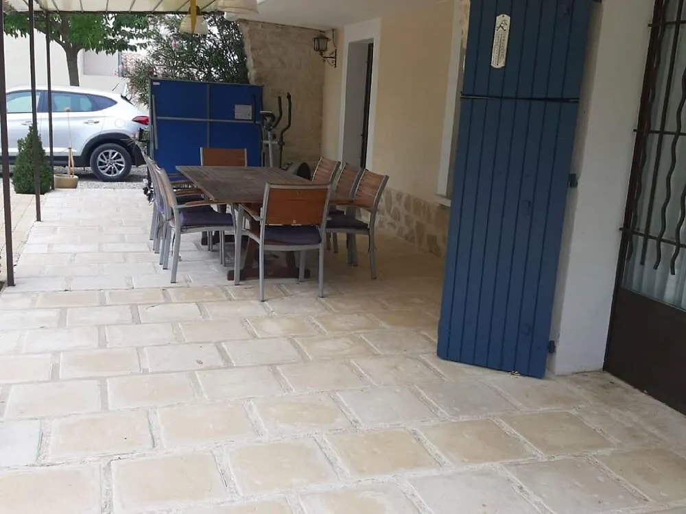 Lavish Villa In Carpentras With Private Swimming Pool